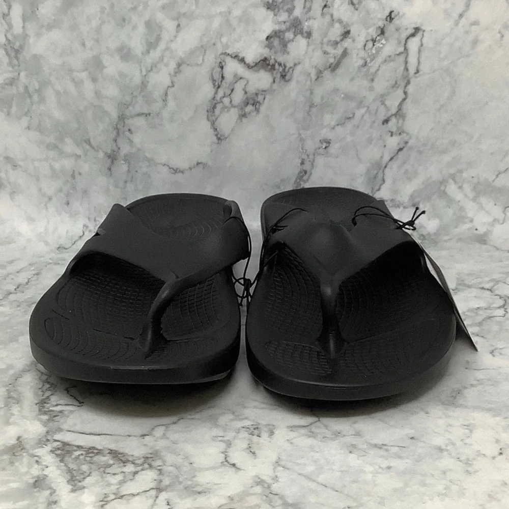 OOFOS Black Men's Flip-Flops Comfort Recovery Sandals